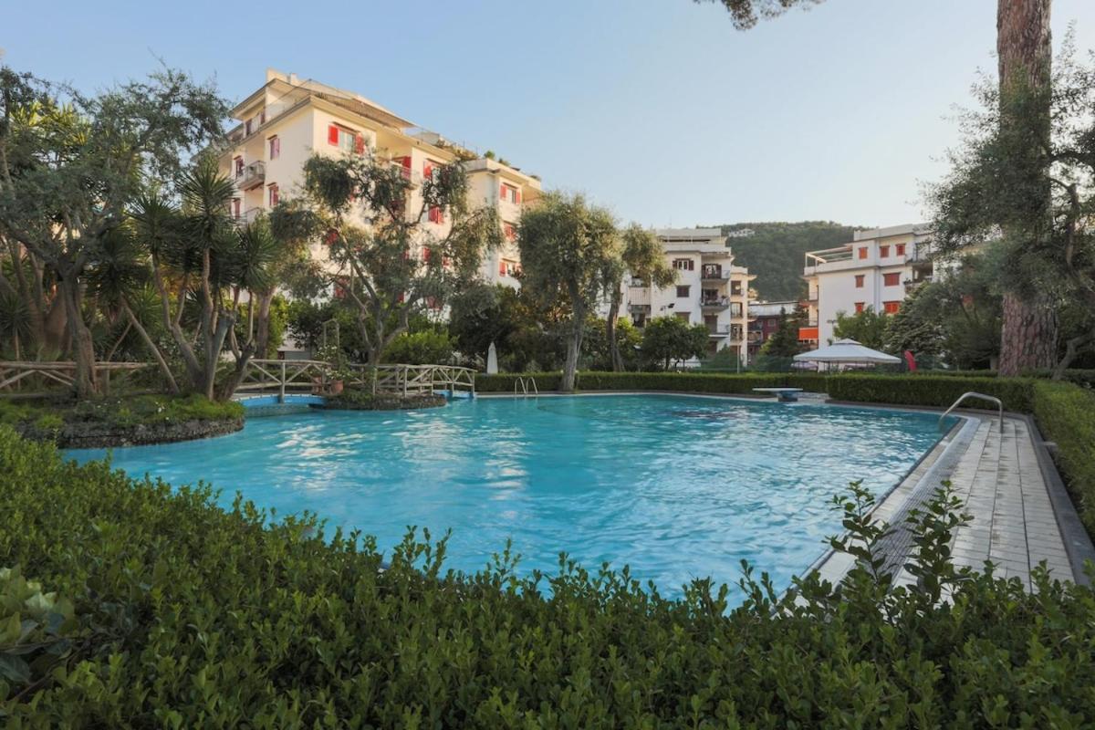 Sorrentovibes - Modern Apartment With Terrace, Swimming Pool&Tennis المظهر الخارجي الصورة